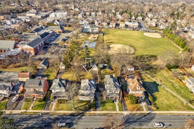 15 N Hillside Ave, Chatham Boro, NJ 07928