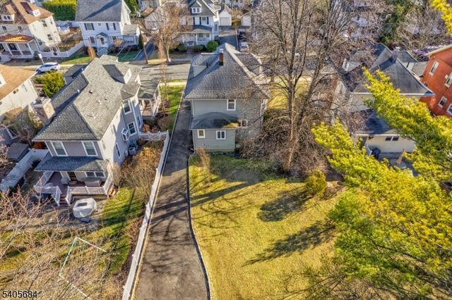 15 N Hillside Ave, Chatham Boro, NJ 07928