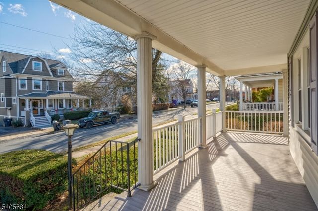 15 N Hillside Ave, Chatham Boro, NJ 07928