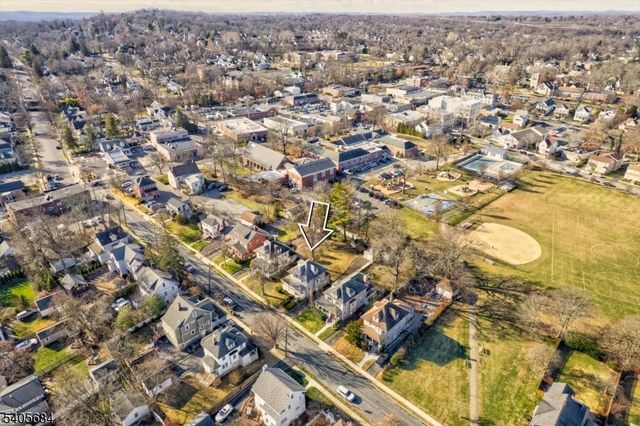 15 N Hillside Ave, Chatham Boro, NJ 07928