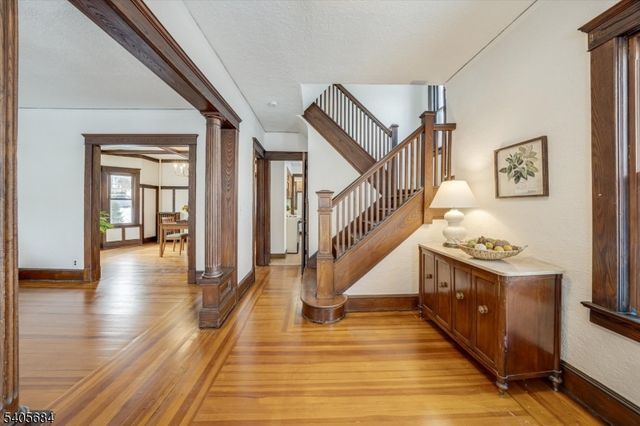 15 N Hillside Ave, Chatham Boro, NJ 07928