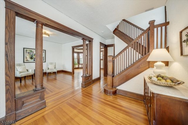 15 N Hillside Ave, Chatham Boro, NJ 07928