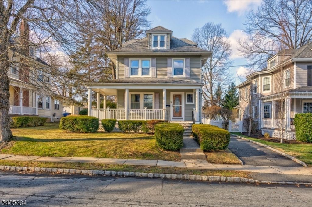 15 N Hillside Ave, Chatham Boro, NJ 07928