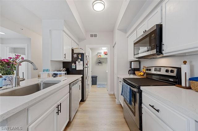 4710 Saint Croix LN 216, Naples, FL 34109