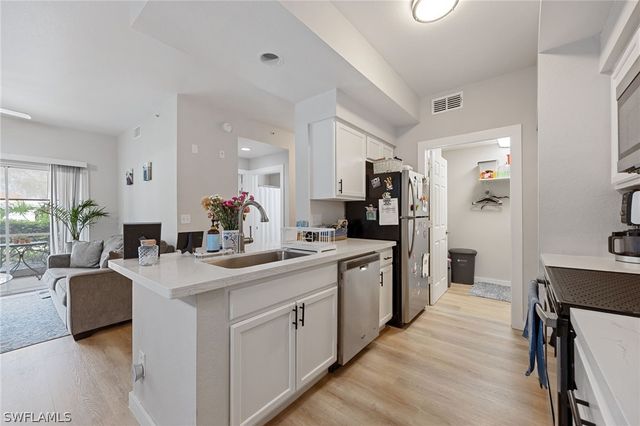 4710 Saint Croix LN 216, Naples, FL 34109