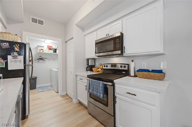 4710 Saint Croix LN 216, Naples, FL 34109