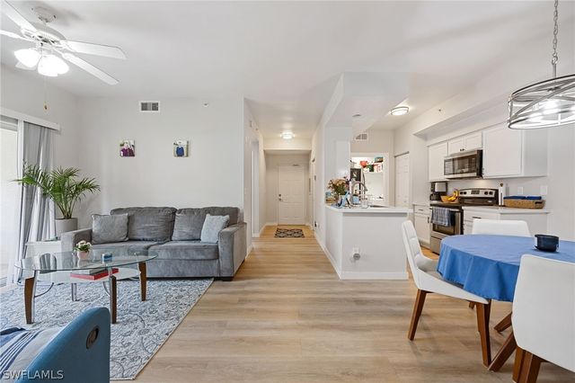 4710 Saint Croix LN 216, Naples, FL 34109