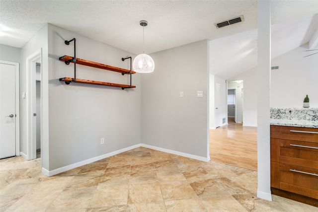 200 Lark Lane, Euless, TX 76039