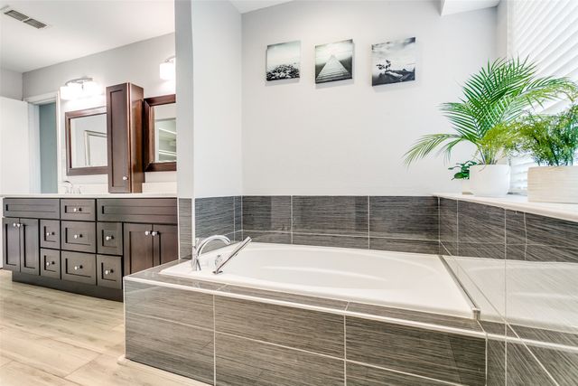 200 Lark Lane, Euless, TX 76039