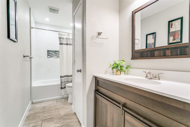 200 Lark Lane, Euless, TX 76039