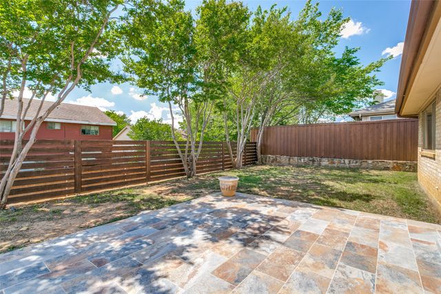 200 Lark Lane, Euless, TX 76039