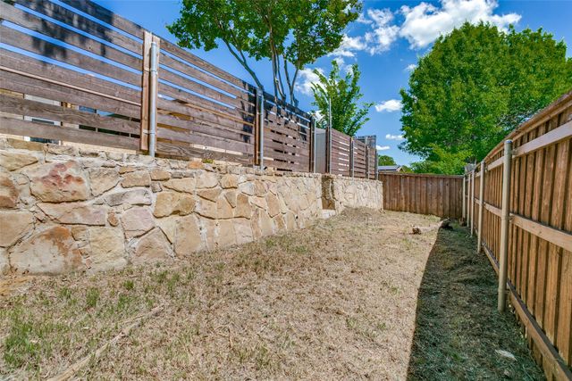 200 Lark Lane, Euless, TX 76039