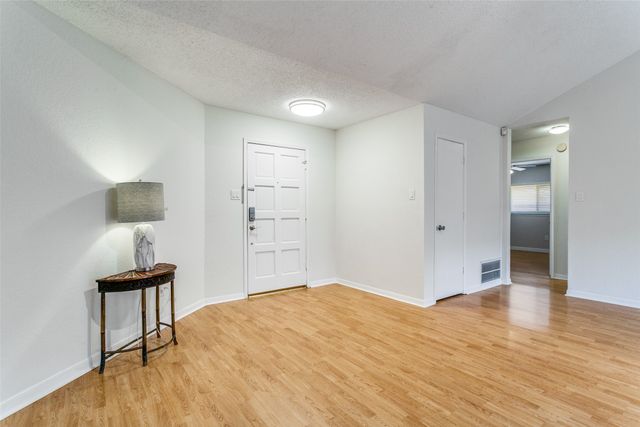 200 Lark Lane, Euless, TX 76039