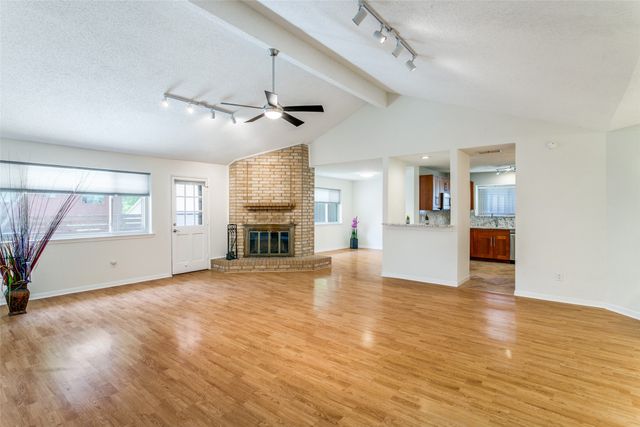 200 Lark Lane, Euless, TX 76039