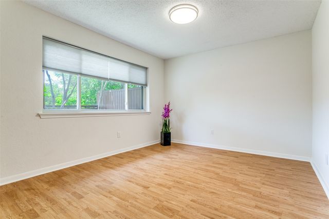 200 Lark Lane, Euless, TX 76039