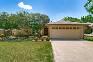 200 Lark Lane, Euless, TX 76039