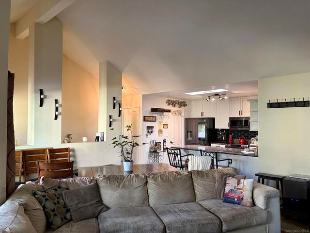 1548 Thomas Ave 6, San Diego, CA 92109