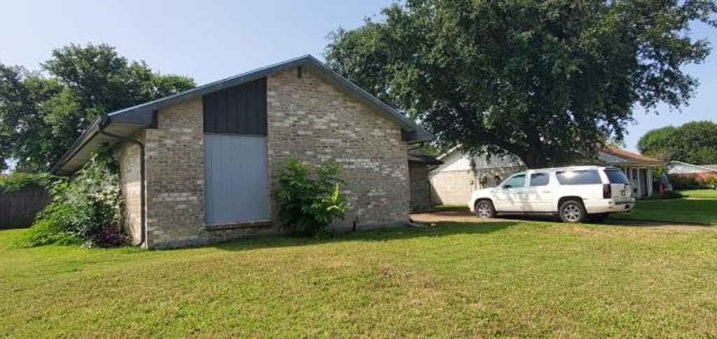918 Greenbriar Drive, Garland, TX 75043