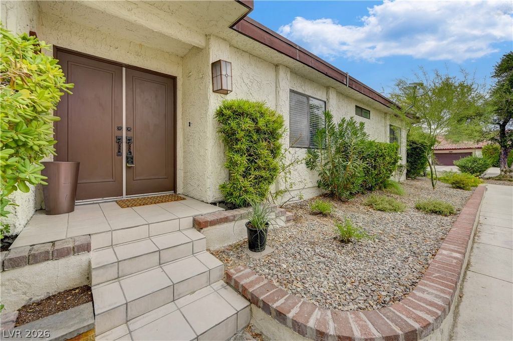 2695 San Lago Court, Las Vegas, NV 89121 — photo 2