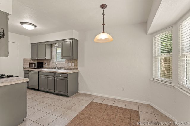18121 E 2nd Street, Tulsa, OK 74108