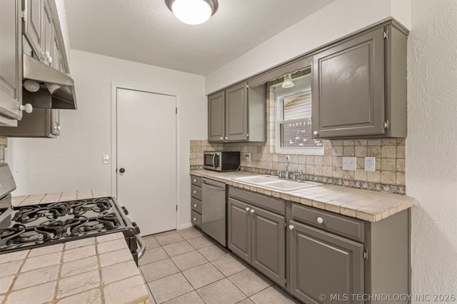 18121 E 2nd Street, Tulsa, OK 74108
