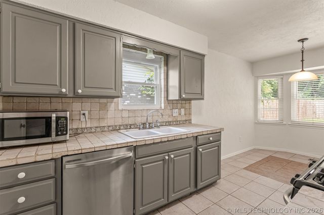 18121 E 2nd Street, Tulsa, OK 74108