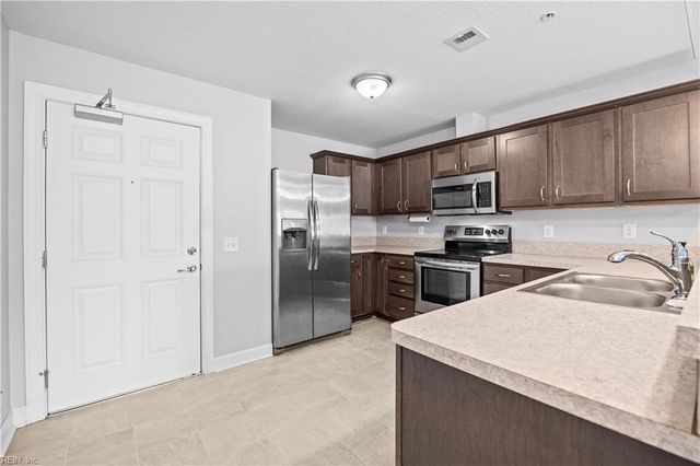 1016 Thoroughgood WAY # 201, Chesapeake, VA 23324