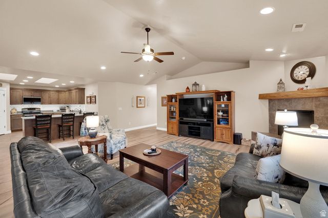 2894 TRAILSIDE DR, Syracuse, UT 84075