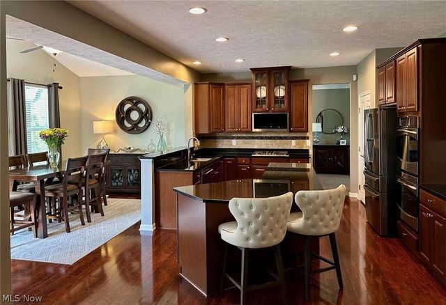 2556 Palmer Lane, Avon, OH 44011