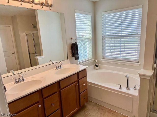 2556 Palmer Lane, Avon, OH 44011