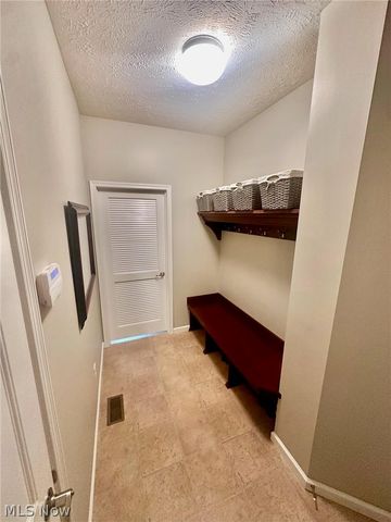2556 Palmer Lane, Avon, OH 44011
