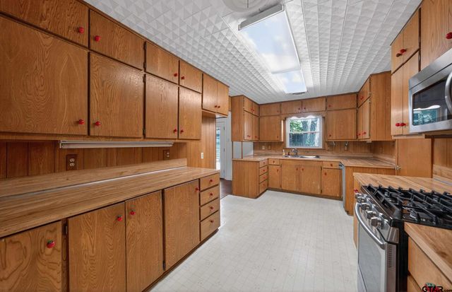 914 Forest Trail, Jacksonville, TX 75766