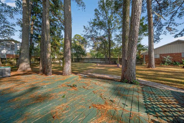 914 Forest Trail, Jacksonville, TX 75766