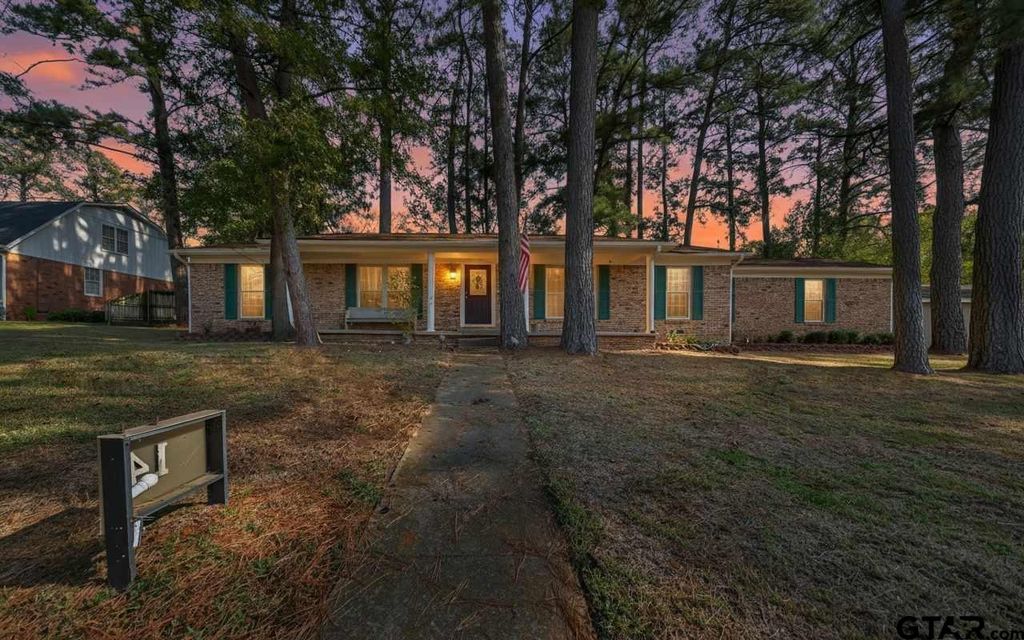 914 Forest Trail, Jacksonville, TX 75766