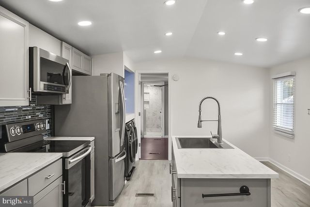 438 SARAH ANNE DRIVE, Lothian, MD 20711