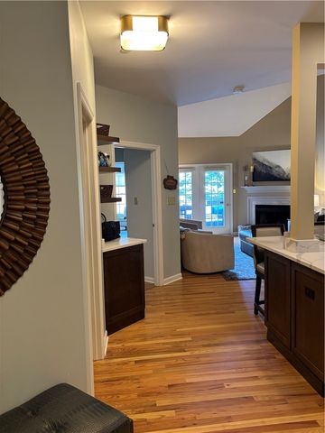 618 Kingsberry Circle, Mt Lebanon, PA 15234