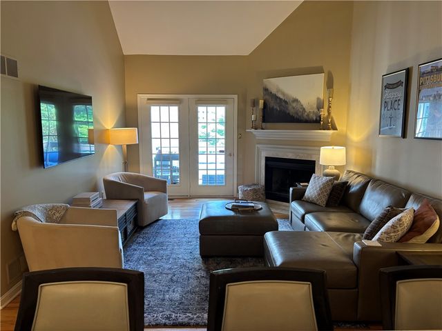 618 Kingsberry Circle, Mt Lebanon, PA 15234