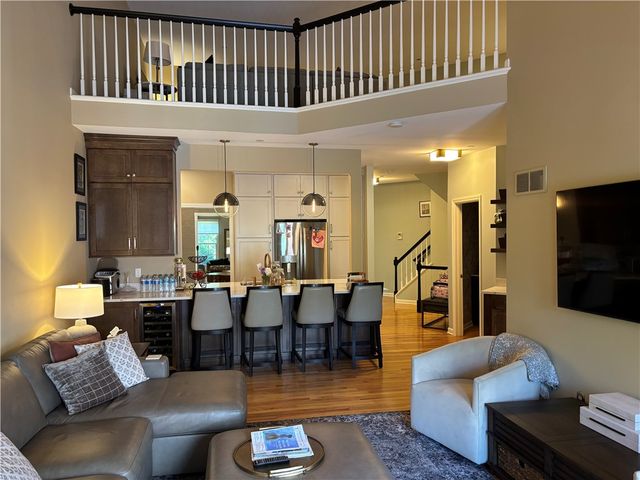 618 Kingsberry Circle, Mt Lebanon, PA 15234