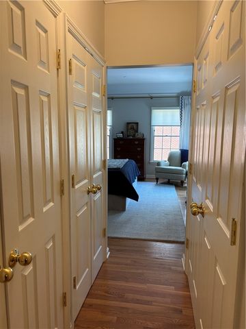 618 Kingsberry Circle, Mt Lebanon, PA 15234
