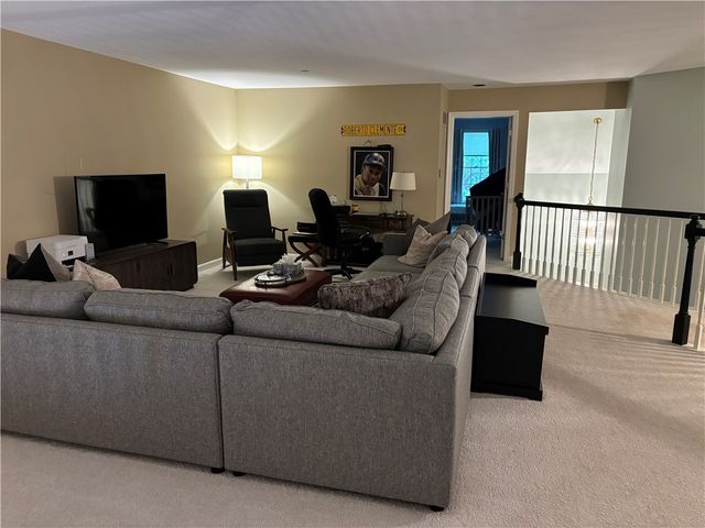 618 Kingsberry Circle, Mt Lebanon, PA 15234