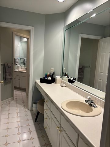 618 Kingsberry Circle, Mt Lebanon, PA 15234