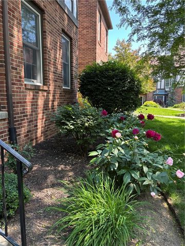 618 Kingsberry Circle, Mt Lebanon, PA 15234