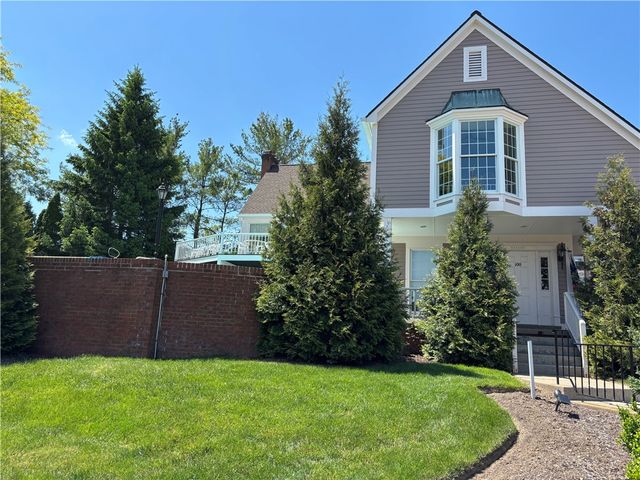 618 Kingsberry Circle, Mt Lebanon, PA 15234