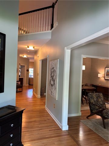 618 Kingsberry Circle, Mt Lebanon, PA 15234