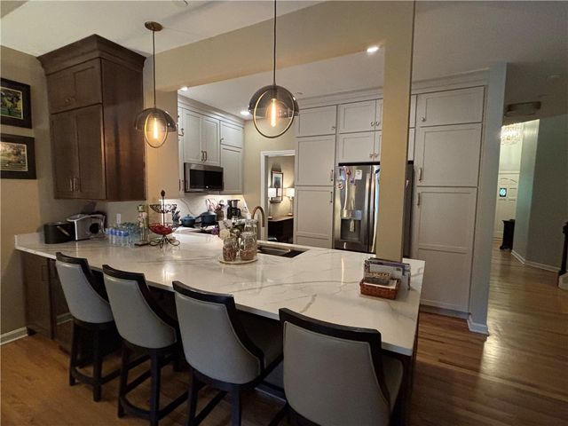 618 Kingsberry Circle, Mt Lebanon, PA 15234