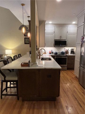 618 Kingsberry Circle, Mt Lebanon, PA 15234