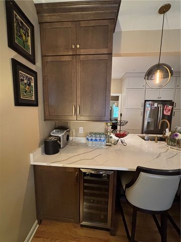 618 Kingsberry Circle, Mt Lebanon, PA 15234