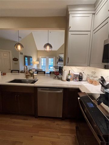 618 Kingsberry Circle, Mt Lebanon, PA 15234
