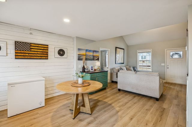 567 Skyview Dr, Ashland City, TN 37015