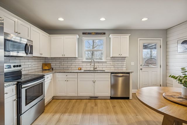 567 Skyview Dr, Ashland City, TN 37015